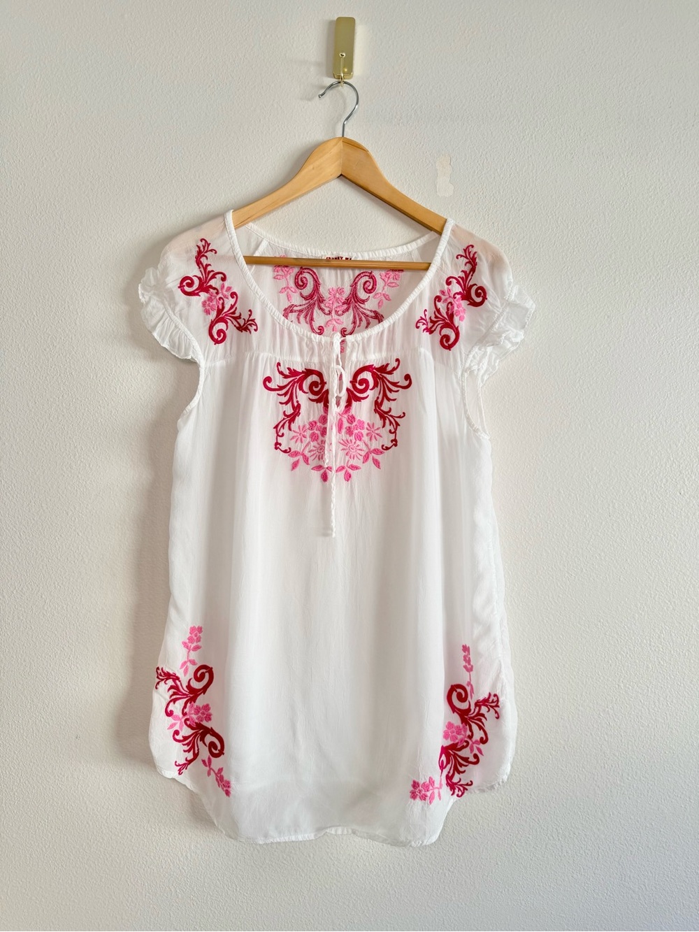 Johnny Was White semi sheer pink Embroidered ruffle cap sleeve Top Sz L